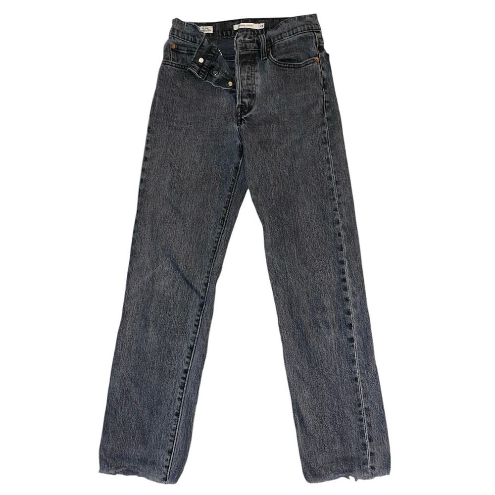 LEVIS Premium Denim Wedgie Straight Size 24 Like New Wonens